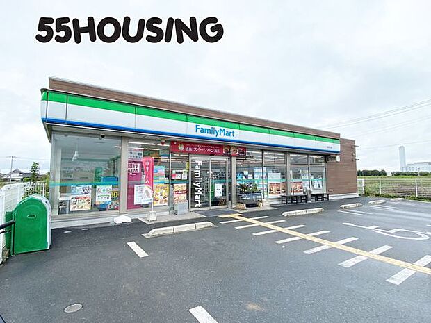 ファミリーマート加須礼羽店 徒歩10分。 740m