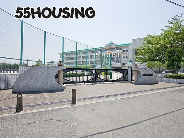さいたま市立向小学校 徒歩7分。 500m