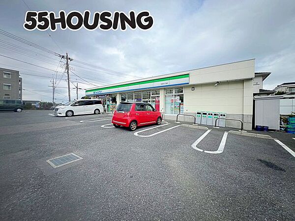 ファミリーマート東浦和三丁目店 徒歩5分。 350m