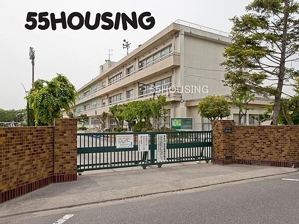 上尾市立東小学校 徒歩14分。 1100m