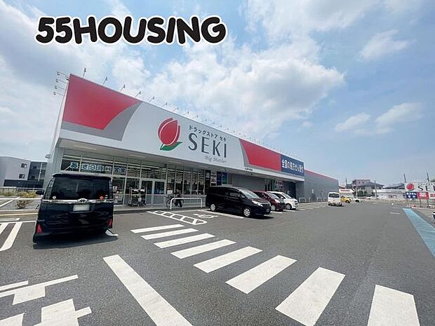 ドラッグストアセキ久喜中央店 徒歩9分。 720m