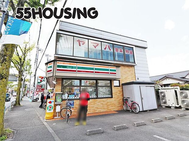 セブンイレブン浦和栄和店 徒歩3分。 240m