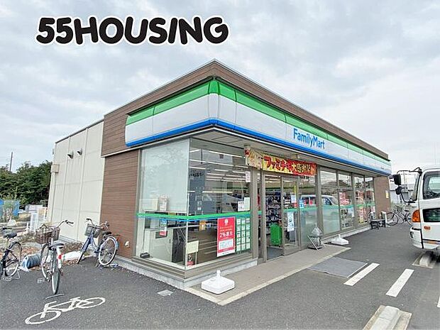ファミリーマート蓮田南新宿店 徒歩5分。 350m