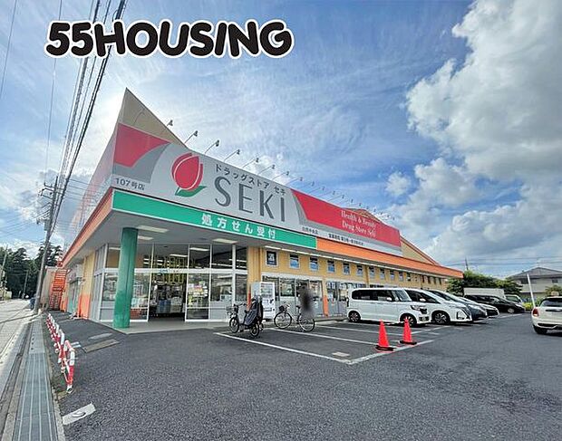 ドラッグストアセキ白岡中央店 徒歩11分。 840m