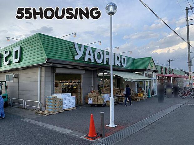 ヤオヒロ小泉店 徒歩5分。 400m