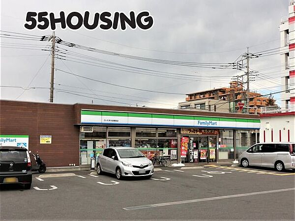 ファミリーマートさいたま大成橋南店 徒歩7分。 550m
