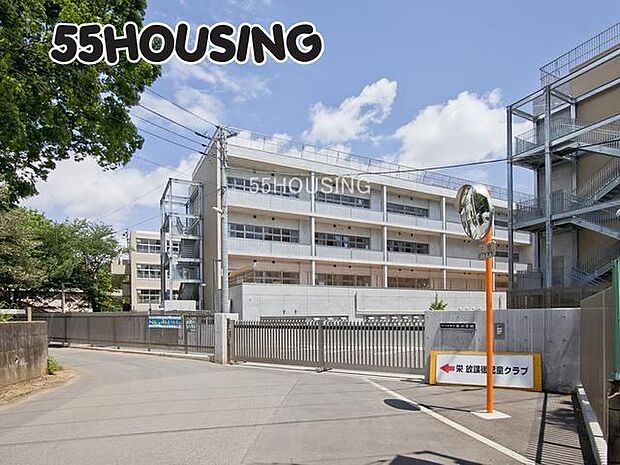 さいたま市立栄小学校 徒歩9分。 700m