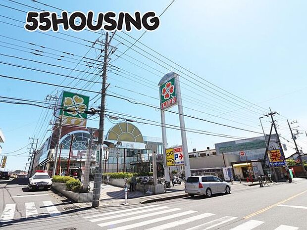 ライフ指扇店 徒歩10分。 750m