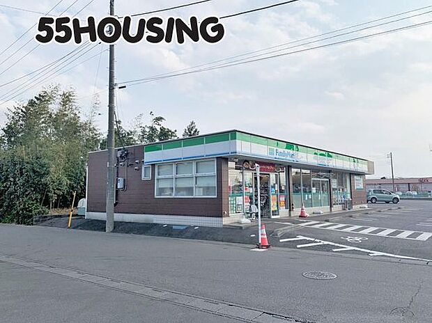 ファミリーマート岩槻本宿店 徒歩9分。 700m
