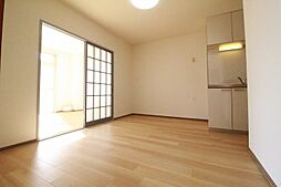 タイムスペース曽根崎 1階3DKのリビング/ダイニング