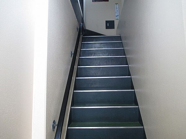 画像21:共用の階段です