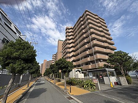 外観&前面道路