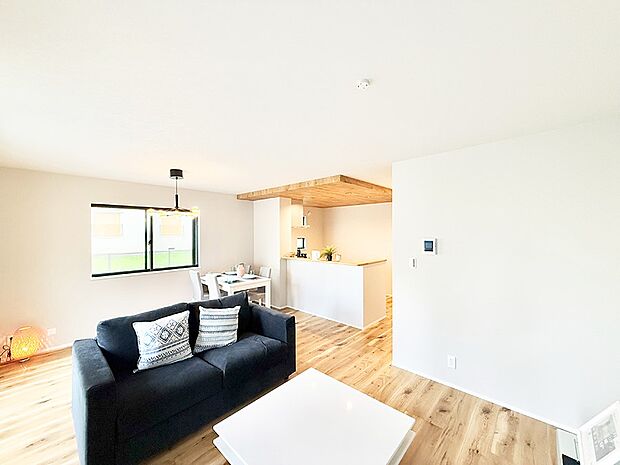 ■くつろぎと笑顔が集まる、心温まるリビング