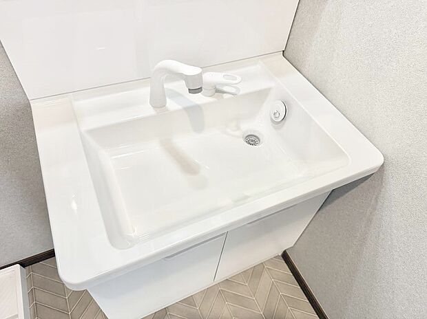 ■細かい部分まで洗いやすく便利なハンドシャワー付き