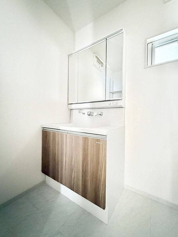 ■明るい洗面所は毎朝の歯磨きも楽しくできちゃいそうです♪