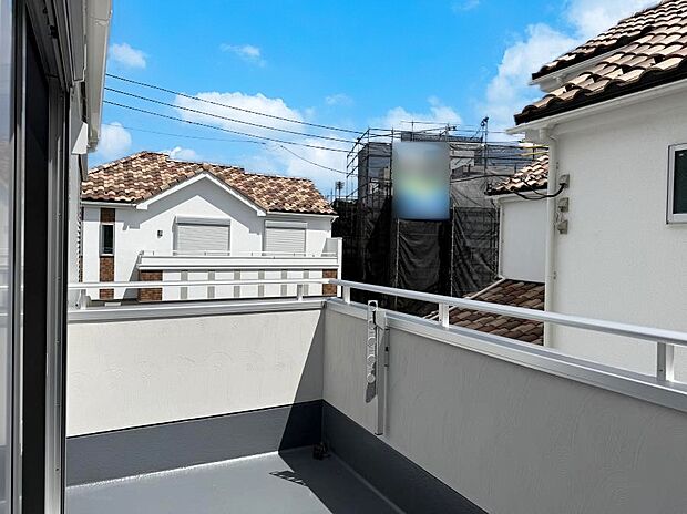 ■ 心地よい風と光を感じる、くつろぎのバルコニー