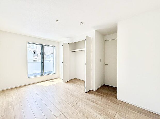 ■シンプルな空間で、収納付きベッドやデスクなど、多機能な家具を活用しやすいです