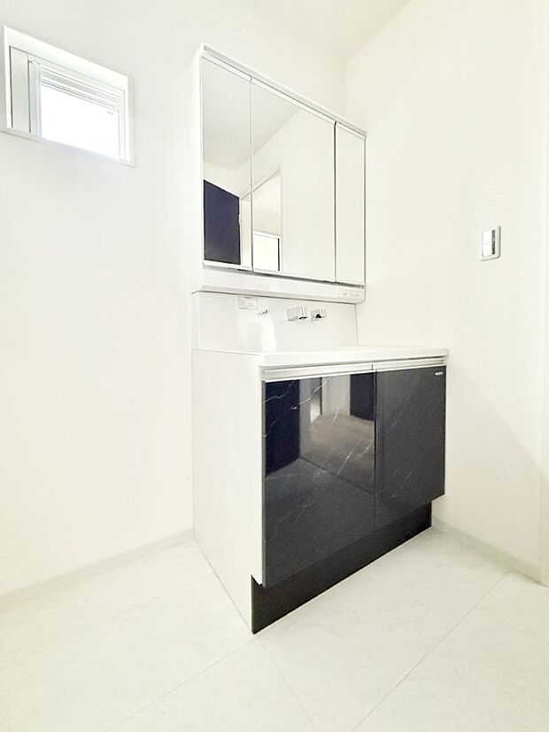 ■明るい洗面所は毎朝の歯磨きも楽しくできちゃいそうです♪