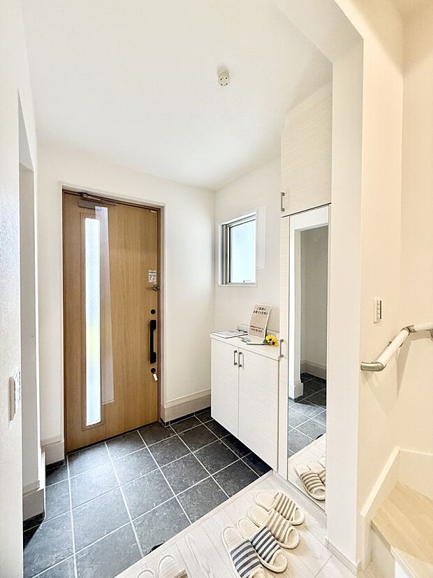 ■ 毎日を気持ちよく迎える、明るく温もりのある玄関