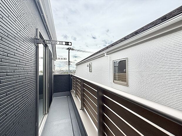 ■ 自然を身近に感じる、開放的なバルコニー