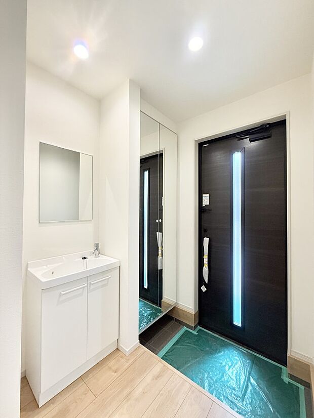 ■ 毎日を気持ちよく迎える、明るく温もりのある玄関