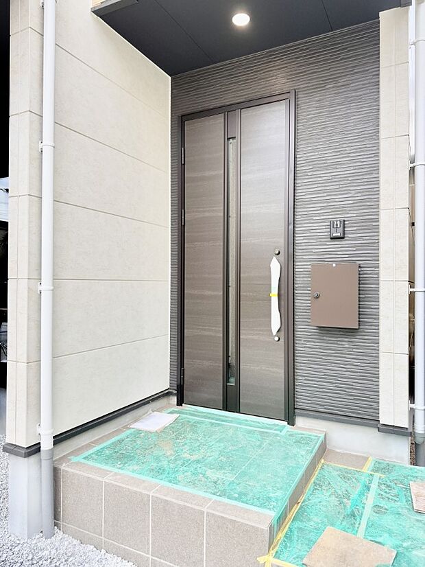 ■ 家族とゲストをやさしく迎える、心温まる玄関