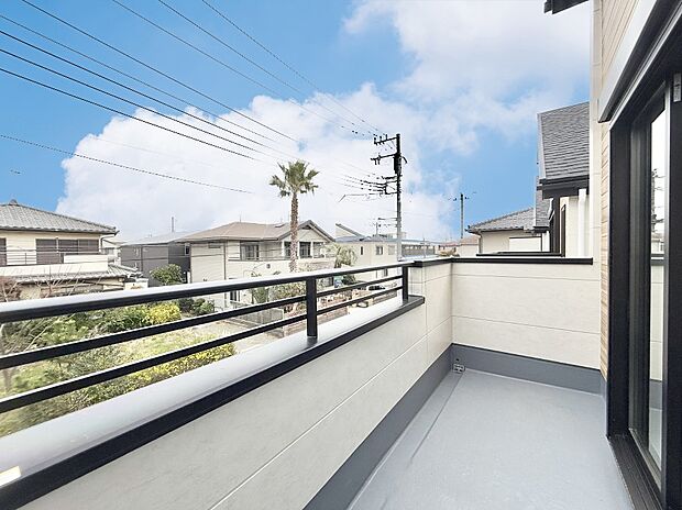 ■ 自然を身近に感じる、開放的なバルコニー