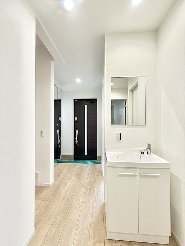 ■明るい洗面所は毎朝の歯磨きも楽しくできちゃいそうです♪