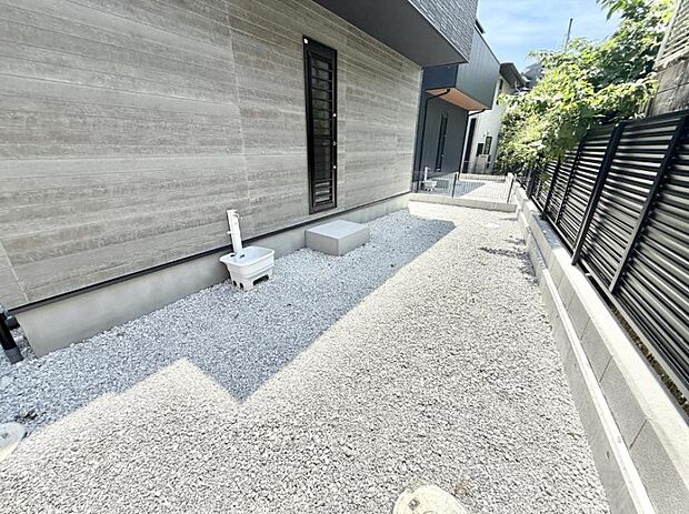 ■季節の移ろいを感じられる、落ち着いた雰囲気の屋外空間