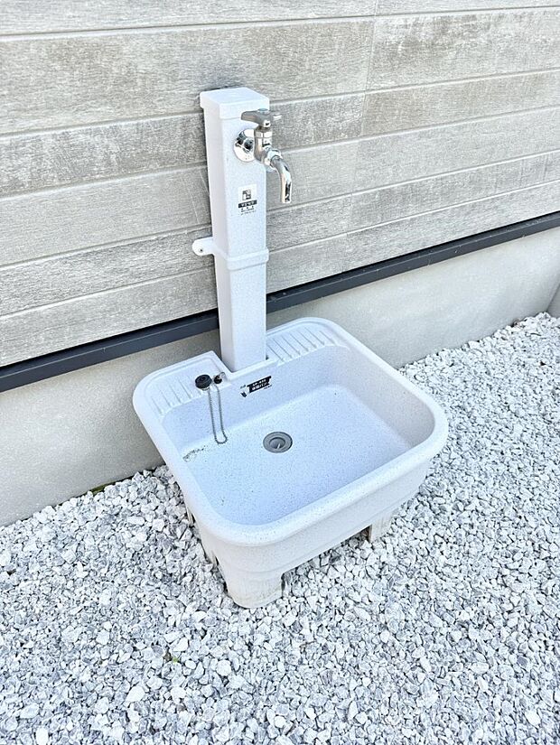 ガーデニングや洗車などの際に大活躍な屋外立水栓