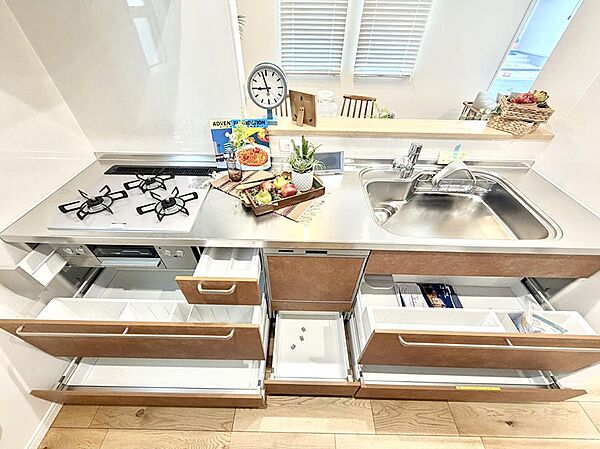 ■シンプルで機能的、毎日使いやすいキッチン