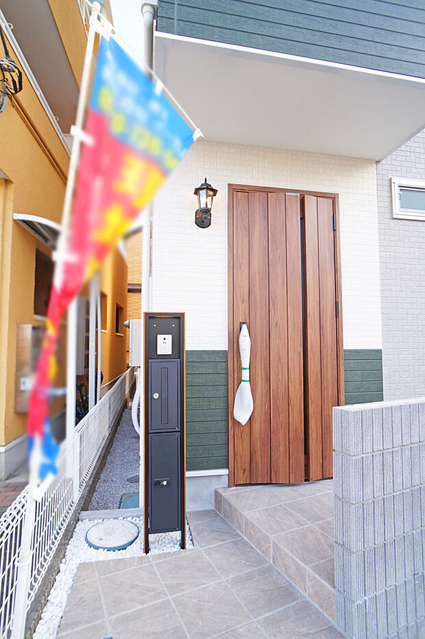 ■ 家族とゲストをやさしく迎える、心温まる玄関