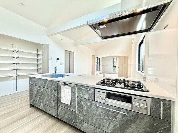 ■シンプルで機能的、毎日使いやすいキッチン