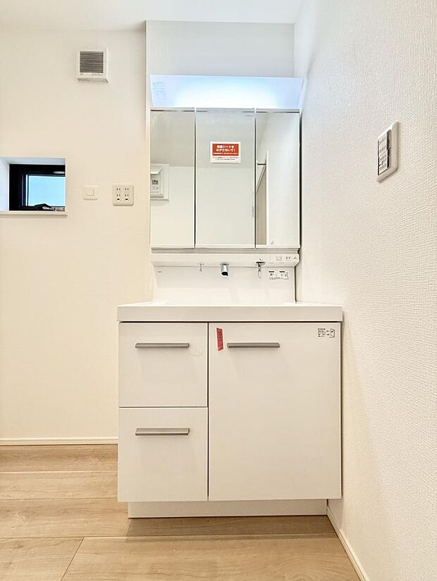 ■明るい洗面所は毎朝の歯磨きも楽しくできちゃいそうです♪