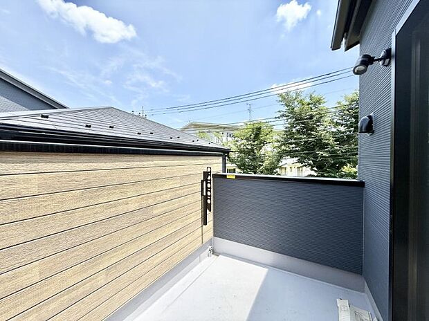 ■ 心地よい風と光を感じる、くつろぎのバルコニー