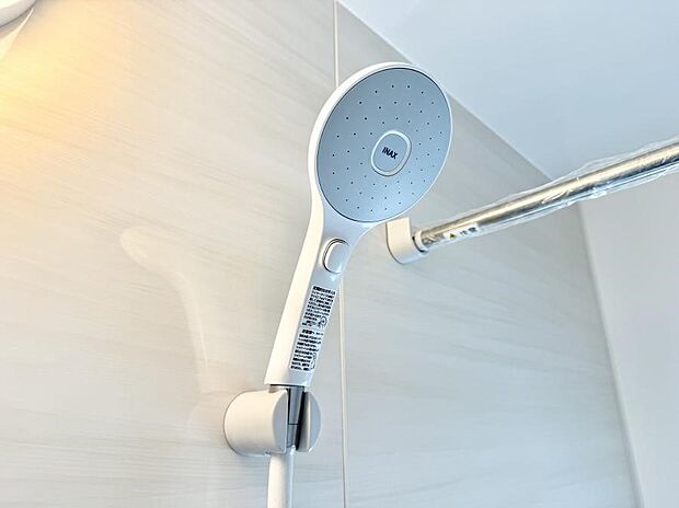 ■わざわざシャワー水栓のレバーまで手を伸ばす必要がなく、簡単に止水できる