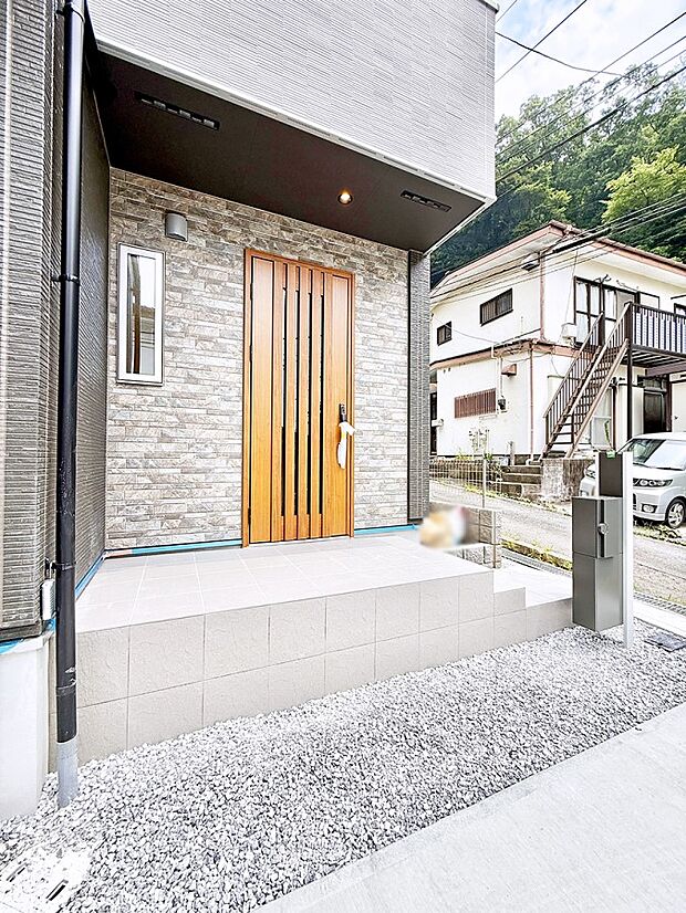 ■ シンプルで美しく、住まいの第一印象を彩る玄関です