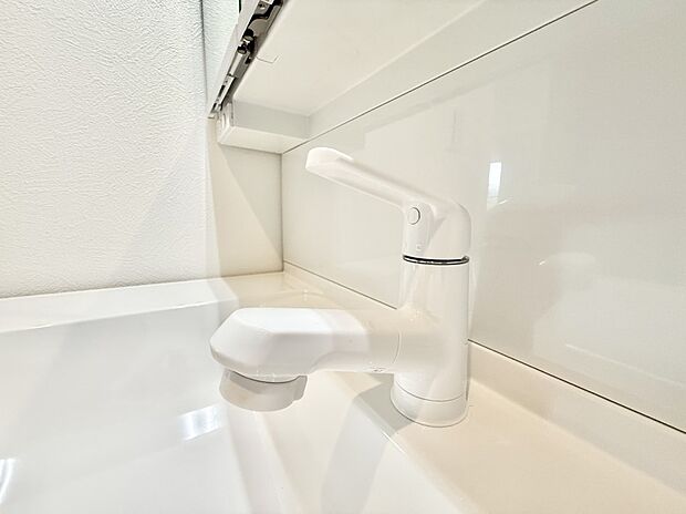 ■細かい部分まで洗いやすく便利なハンドシャワー付き