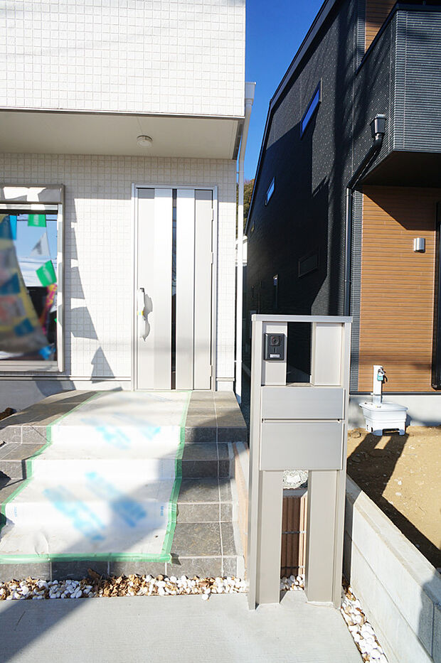 ■ 家族とゲストをやさしく迎える、心温まる玄関