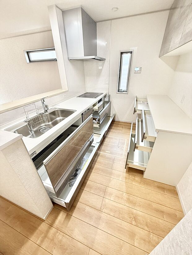 ■シンプルで機能的、毎日使いやすいキッチン