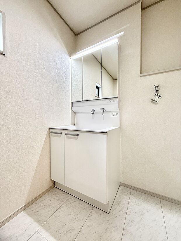 ■明るい洗面所は毎朝の歯磨きも楽しくできちゃいそうです♪