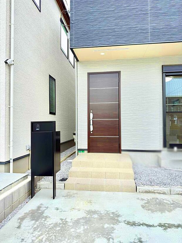 ■ 家族とゲストをやさしく迎える、心温まる玄関