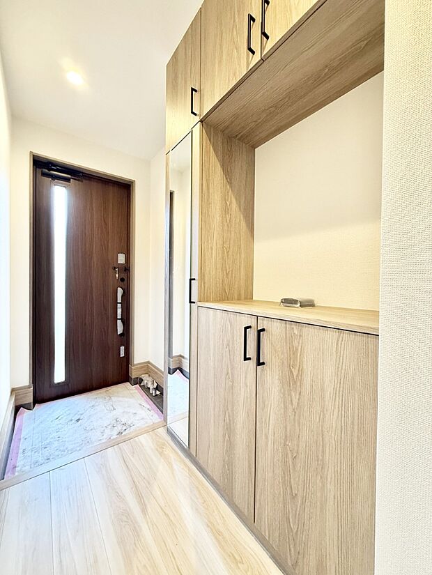 ■ 毎日を気持ちよく迎える、明るく温もりのある玄関