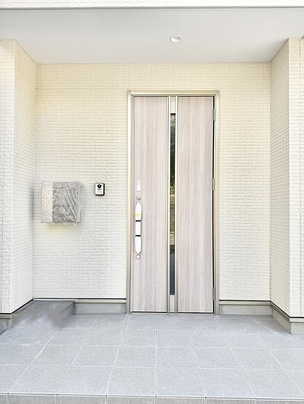 ■ シンプルで美しく、住まいの第一印象を彩る玄関です