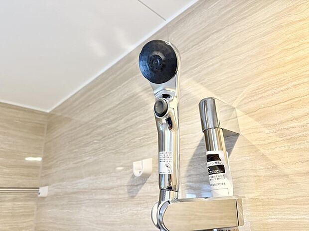 ■わざわざシャワー水栓のレバーまで手を伸ばす必要がなく、簡単に止水できる