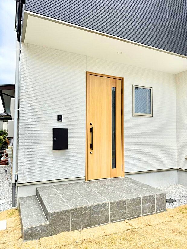 ■ 心地よい暮らしへとつながる、温かい玄関