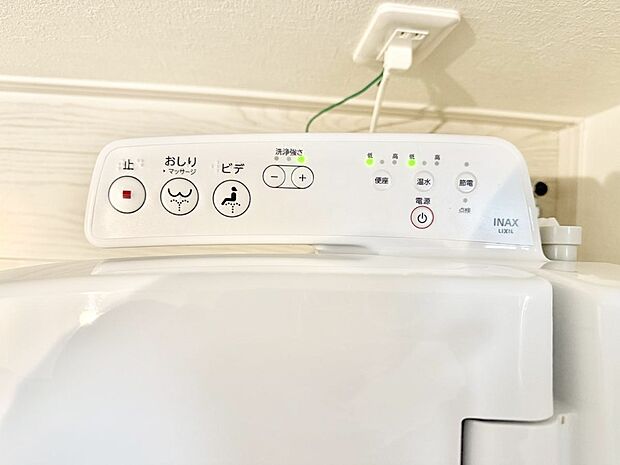 ■温水洗浄で快適、清潔感が保たれるシャワートイレ