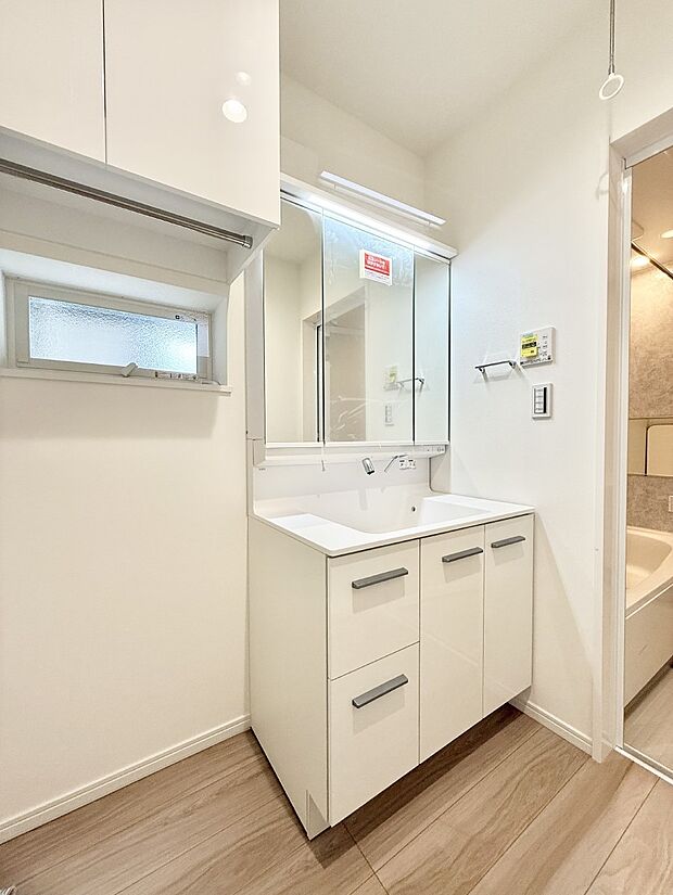 ■明るい洗面所は毎朝の歯磨きも楽しくできちゃいそうです♪