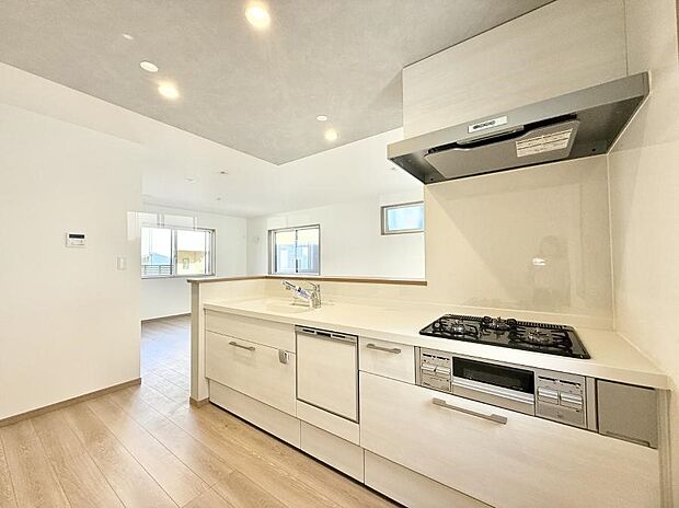 ■シンプルで機能的、毎日使いやすいキッチン