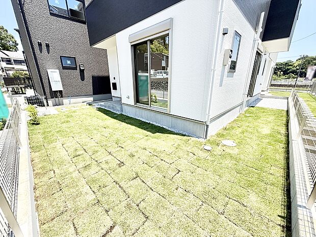 ■庭付き住宅はガーデニングや家族のイベントなど多様な使用用途で活用できます